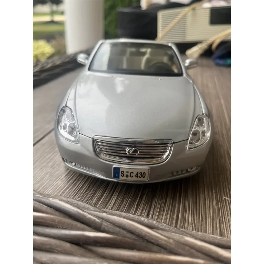 Diecast Maisto Lexus SC 430 Special Edition 1:18 Scale